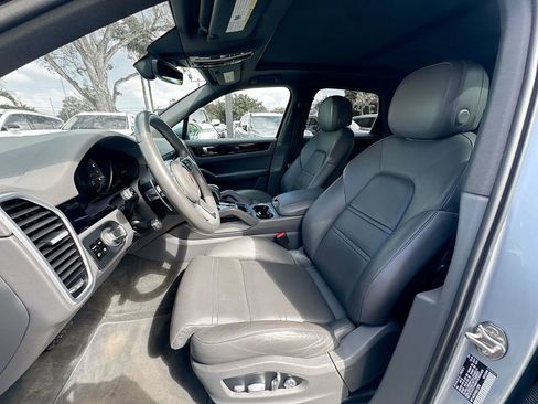 Used 2019 Porsche Cayenne Base image 23