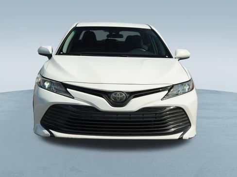 Used 2018 Toyota Camry LE image 2