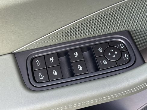 New 2025 Porsche Macan Electric image 13