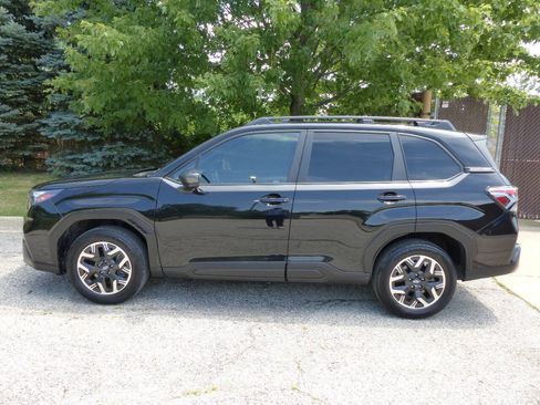 Used 2025 Subaru Forester Premium w/ Convenience Package #1 AWD/4WD image 5