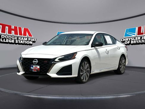 Used 2025 Nissan Altima 2.5 SR FWD image 1