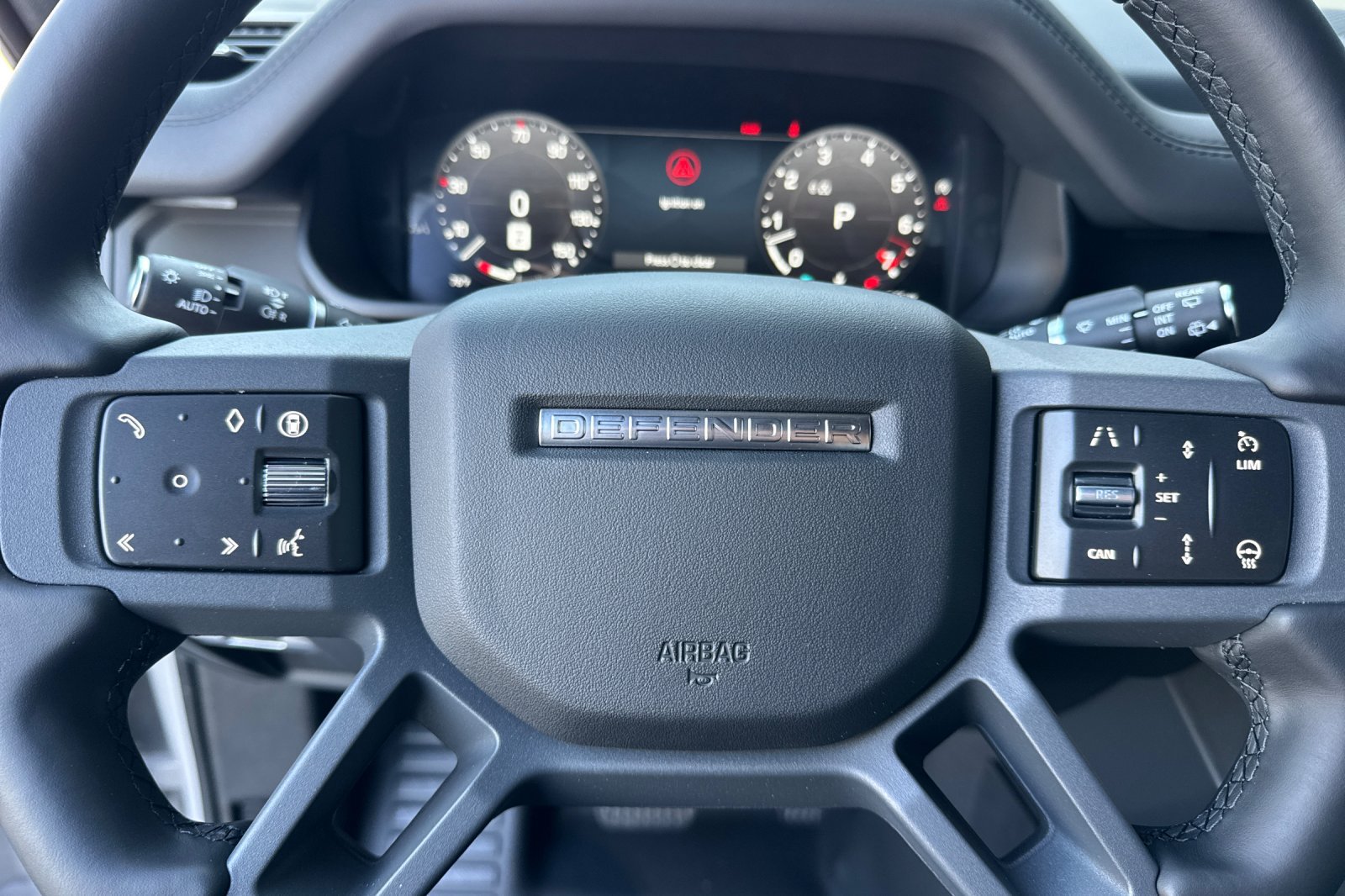 New 2026 Land Rover Defender 130 X-Dynamic SE AWD/4WD image 28