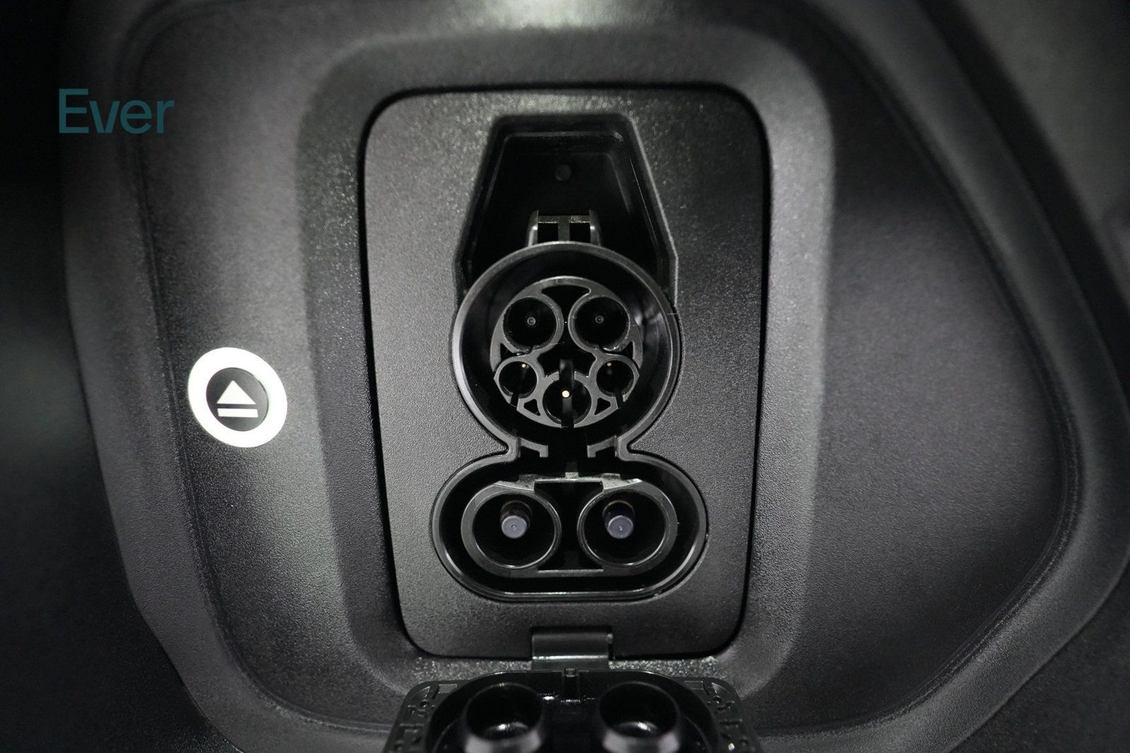 Used 2025 Rivian R1S Adventure Dual AWD/4WD image 10