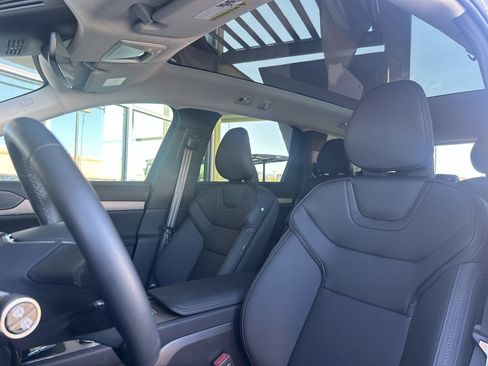Used 2025 Volvo EX90 Plus AWD/4WD image 29