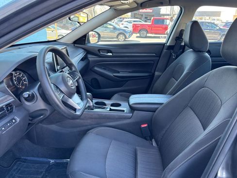 Used 2025 Nissan Altima 2.5 SV FWD image 23