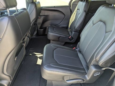 New 2026 Chrysler Pacifica Select FWD image 10
