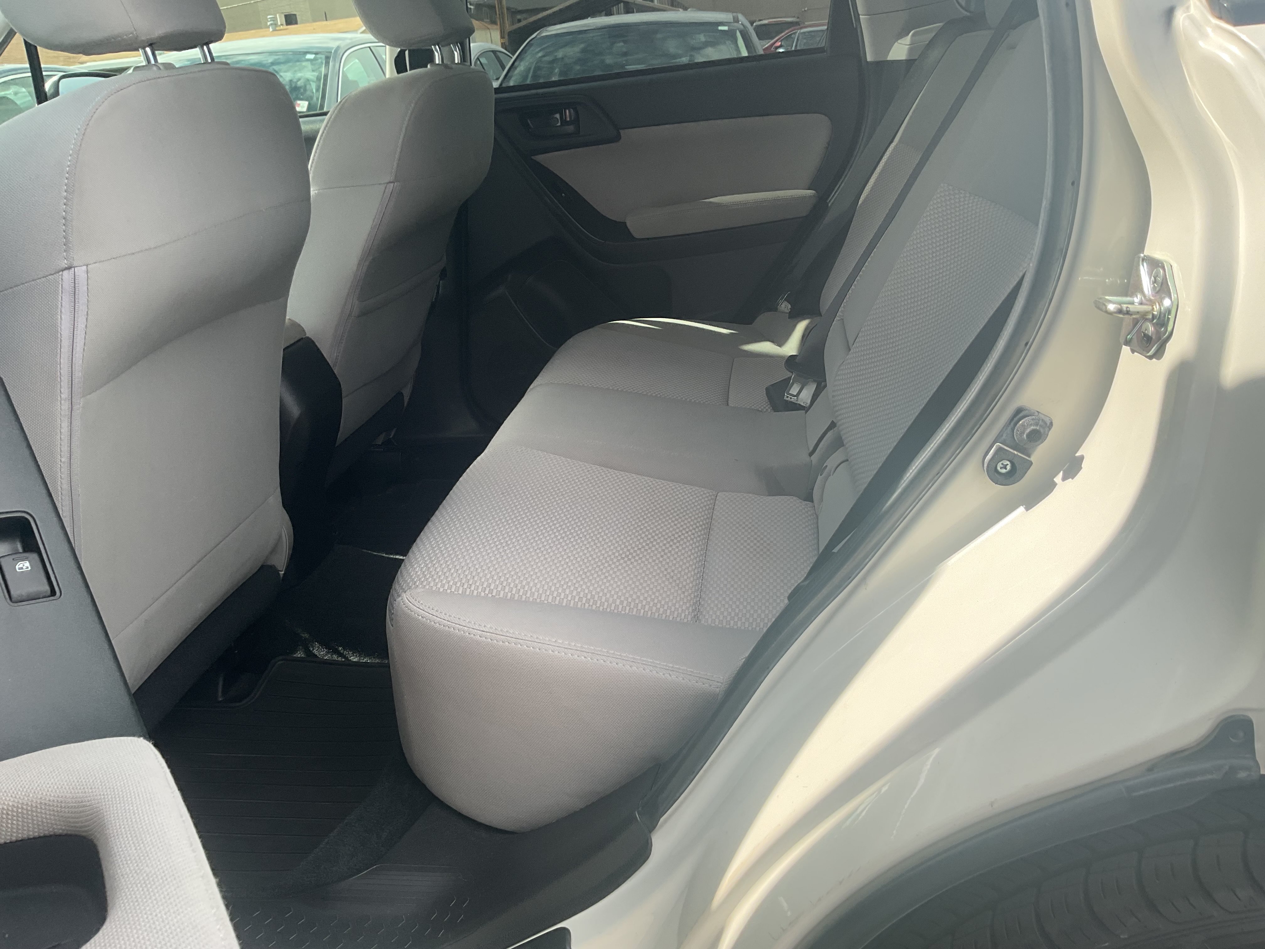 Used 2015 Subaru Forester 2.5i Premium w/ All-Weather Package AWD/4WD image 9