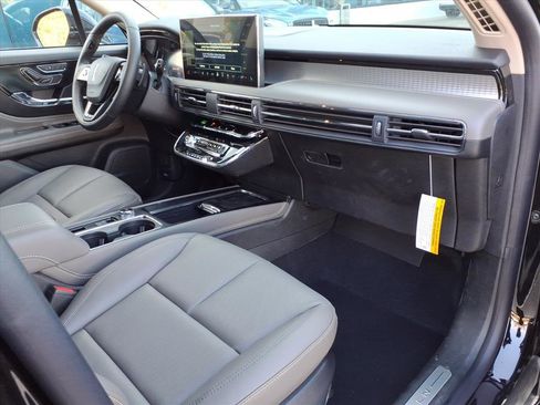 New 2026 Lincoln Corsair Premiere image 10