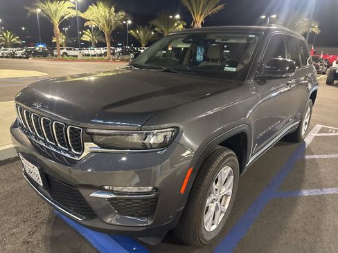 Used 2022 Jeep Grand Cherokee Limited w/ Luxury Tech Group II image 2