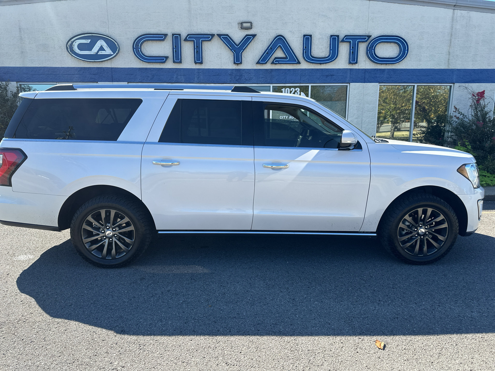 Used 2019 Ford Expedition Max Limited w/ Equipment Group 301A RWD image 3