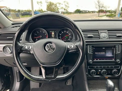 Used 2017 Volkswagen Passat 1.8T SE FWD image 22