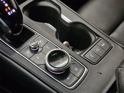 Used 2020 Cadillac XT4 Premium Luxury image 33