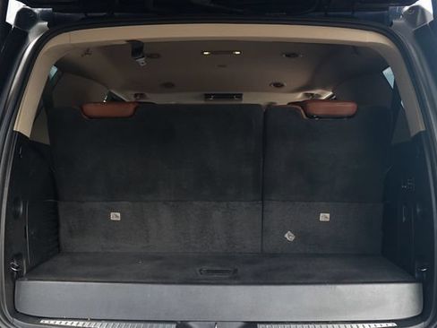 Used 2018 Cadillac Escalade Premium Luxury RWD image 27