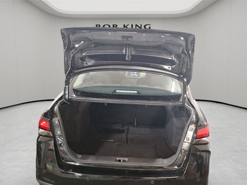Used 2022 Nissan Versa SV w/ Trunk Package FWD image 12