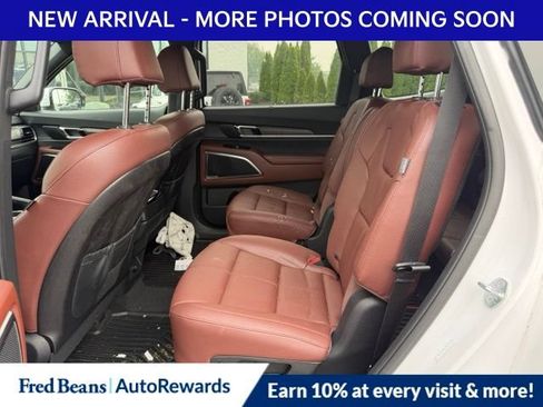 Used 2024 Kia Telluride SX w/ Towing Package AWD/4WD image 11