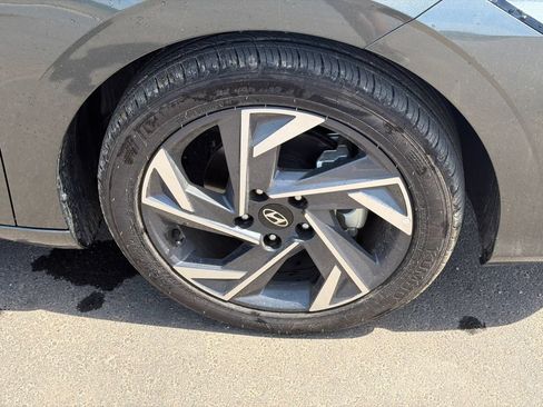 Certified 2025 Hyundai Elantra Sport FWD image 12