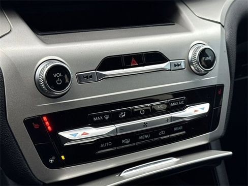 Used 2022 Ford Explorer XLT w/ Equipment Group 202A image 21