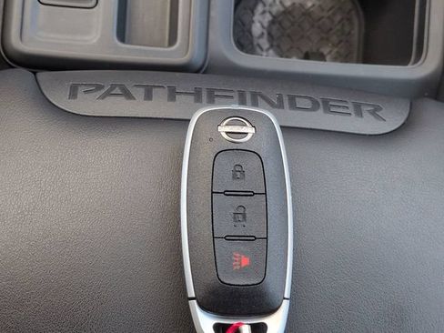 Used 2025 Nissan Pathfinder S FWD image 27
