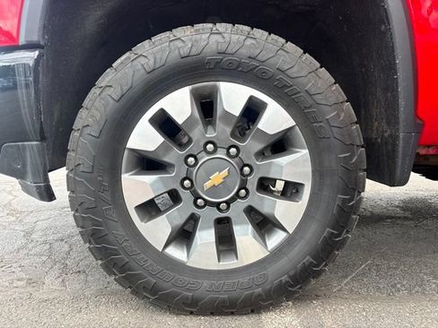 Used 2022 Chevrolet Silverado 2500 Custom w/ LPO, Dark Essentials Package AWD/4WD image 9