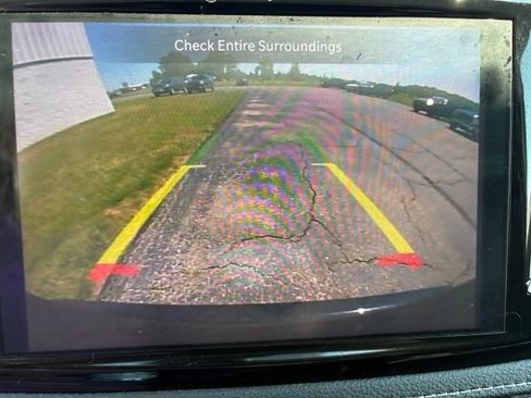 Used 2022 Chrysler Pacifica Touring-L FWD image 5