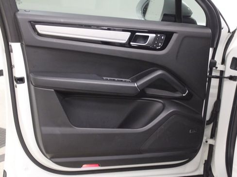 Certified 2023 Porsche Cayenne S Platinum image 13