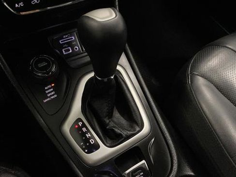 Used 2017 Jeep Cherokee Overland w/ Technology Group AWD/4WD image 20