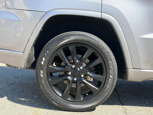 Used 2019 Jeep Grand Cherokee Altitude image 34