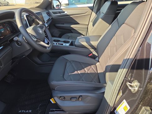 New 2026 Volkswagen Atlas Cross Sport SE FWD image 4