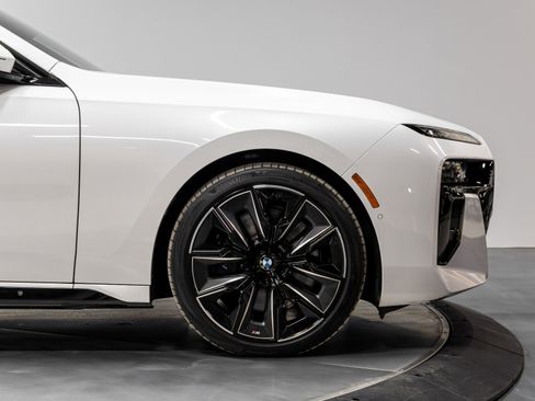 Used 2023 BMW 760i xDrive image 17