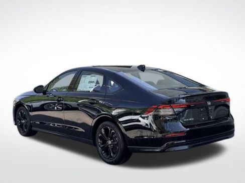 Certified 2025 Honda Accord SE image 9