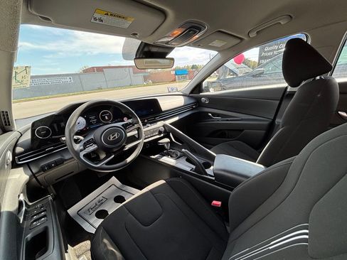 Used 2024 Hyundai Elantra SEL image 11