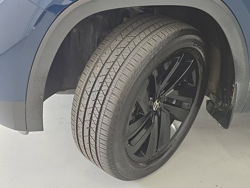 Used 2023 Volkswagen Atlas Cross Sport SE image 32