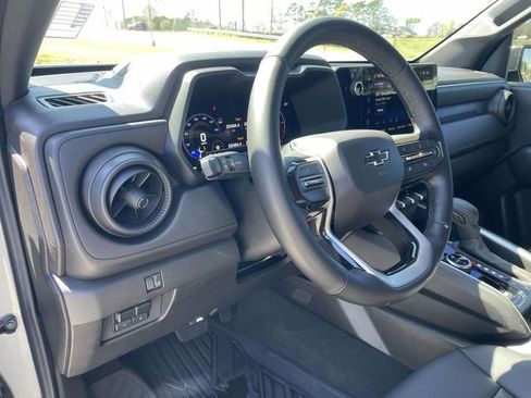 Used 2025 Chevrolet Colorado Trail Boss image 16
