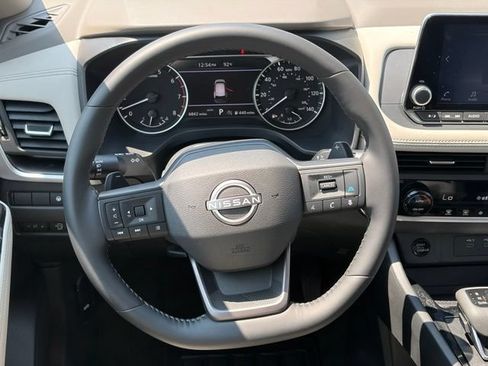 Certified 2025 Nissan Rogue SV AWD/4WD image 37