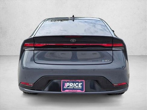 Used 2026 Toyota Prius XLE FWD image 6