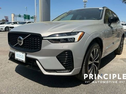 Certified 2025 Volvo XC60 B5 Core image 4