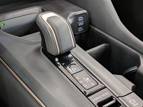 Used 2023 Toyota Crown AWD/4WD image 25