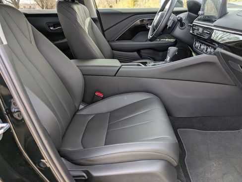 Certified 2025 Acura ADX Base image 28