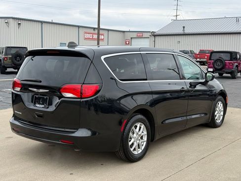 Used 2023 Chrysler Voyager LX FWD image 7