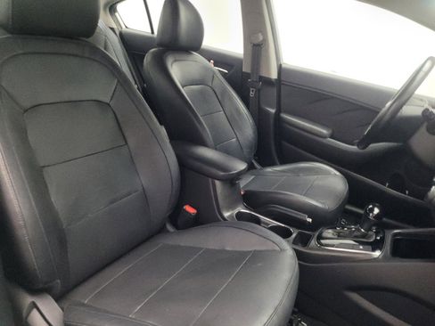 Used 2017 Kia Forte EX image 21