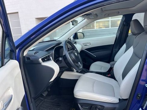 Used 2024 Toyota Corolla Cross XLE w/ Convenience Package AWD/4WD image 28