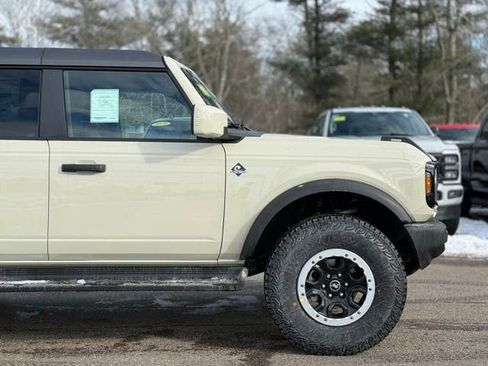 New 2026 Ford Bronco Outer Banks w/ Sasquatch Package image 2