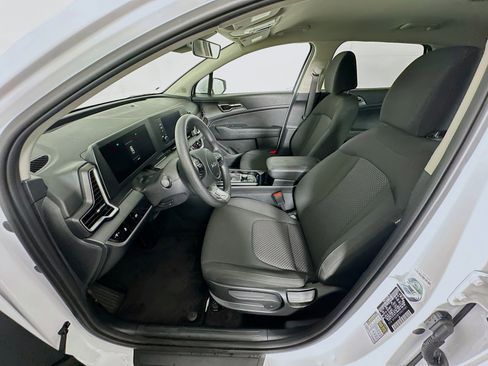 Used 2025 Kia Sportage LX image 13