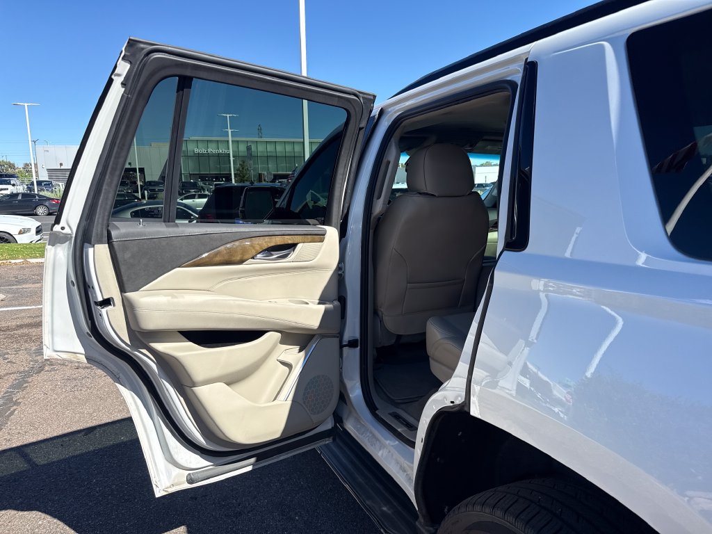 Used 2019 Cadillac Escalade Luxury RWD image 21
