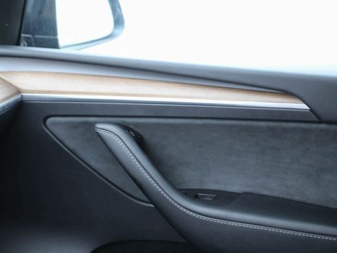 Used 2024 Tesla Model Y Performance AWD/4WD image 21