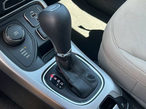 Used 2018 Jeep Compass Sport AWD/4WD image 15