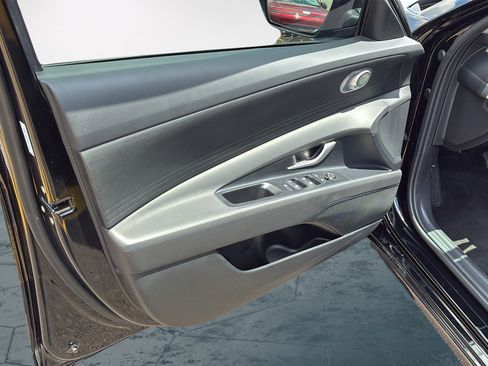 Used 2025 Hyundai Elantra SE FWD image 10