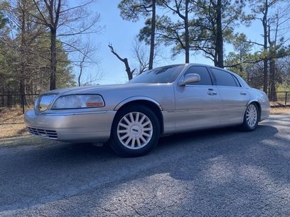 Used 2005 Lincoln Town Car Signature