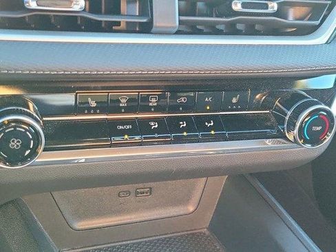 Used 2025 Chevrolet Equinox LT w/ Safety and Technology Package image 27