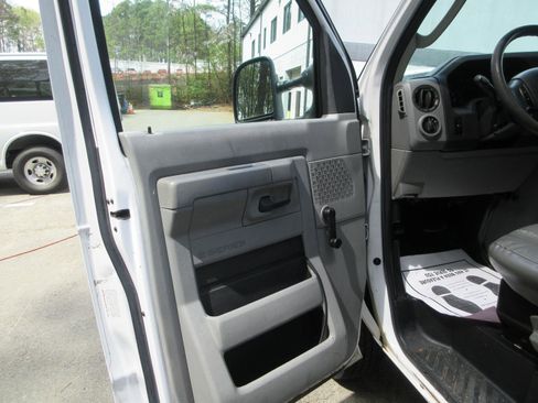 Used 2013 Ford E-350 and Econoline 350 Super Duty w/ Class I Trailer Tow Pkg image 9